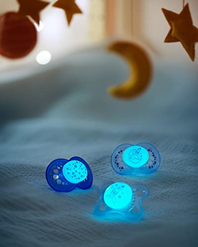 MAM Night Soothers 0+ Months (Pack of 2), Glow in the Dark Baby Soothers with Self Sterilising Travel Case, Newborn Essentials, Blue/White, (Designs May Vary)